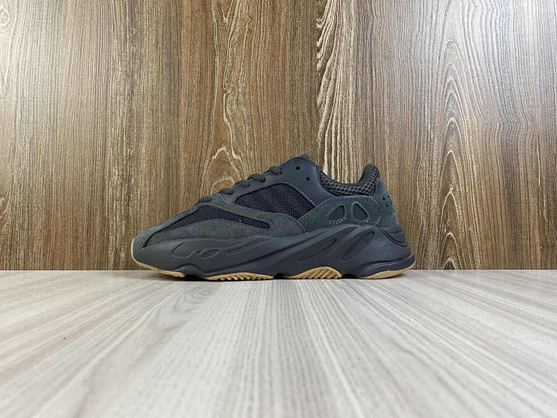 YEEZY 700 (10)