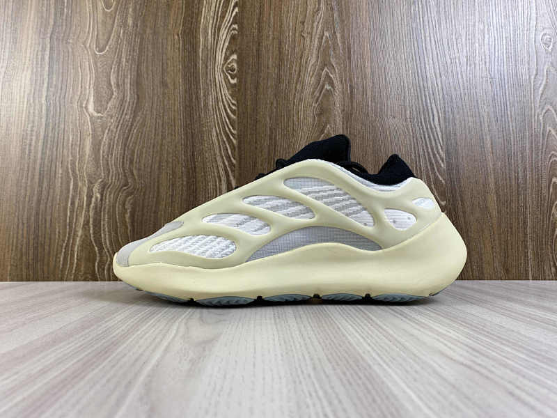 YEEZY 700 (17)