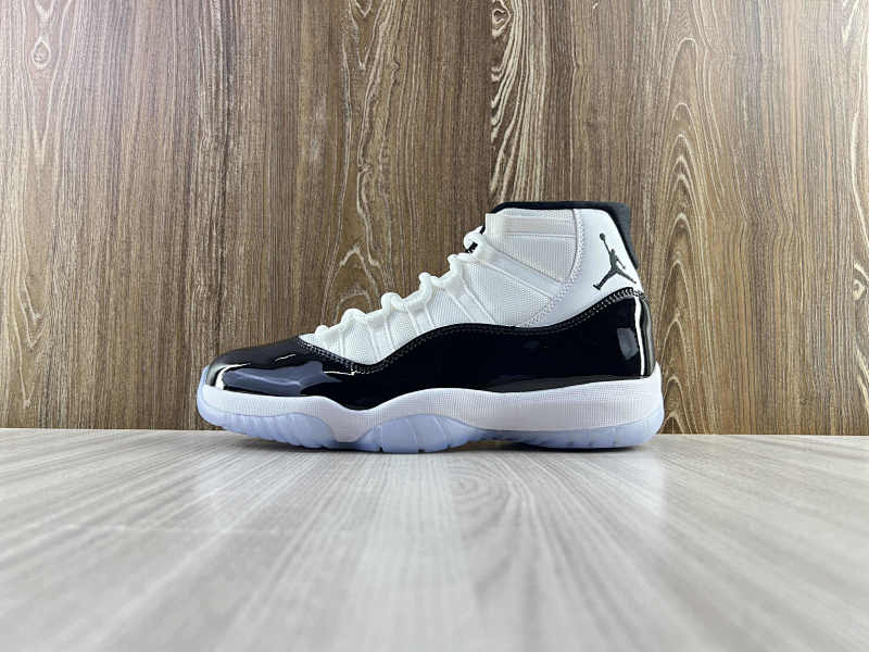 NIKE AIR JORDAN 11