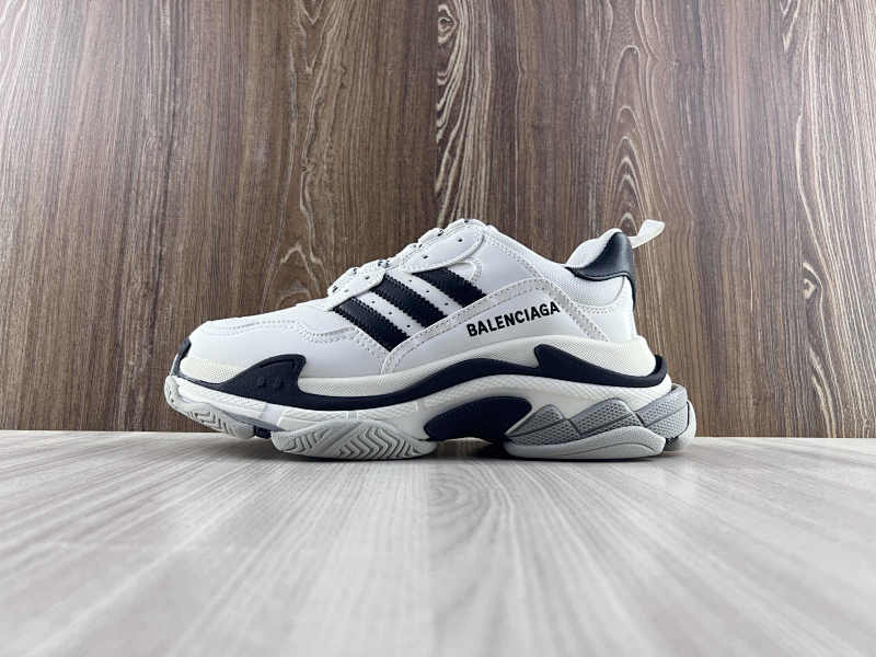BALENCIAGA SHOES (239)