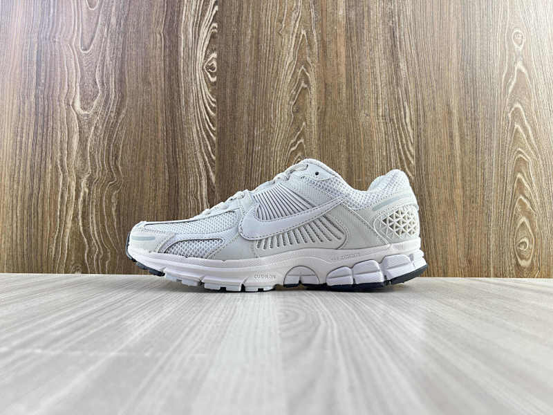 NIKE ZOOM VOMERO 5 (11)