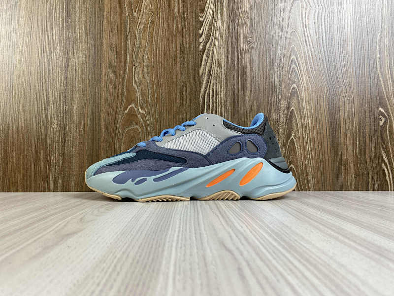 YEEZY 700 (4)