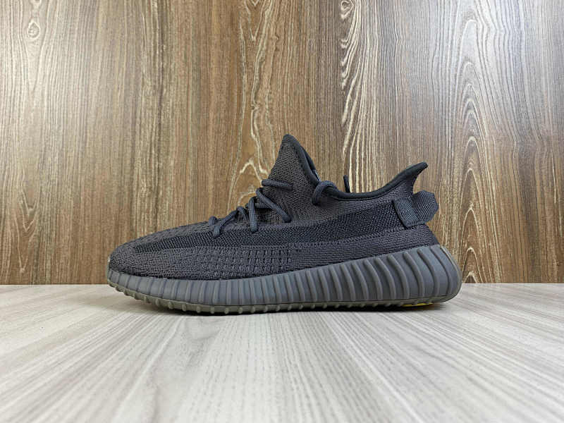 YEEZY 350 (59)