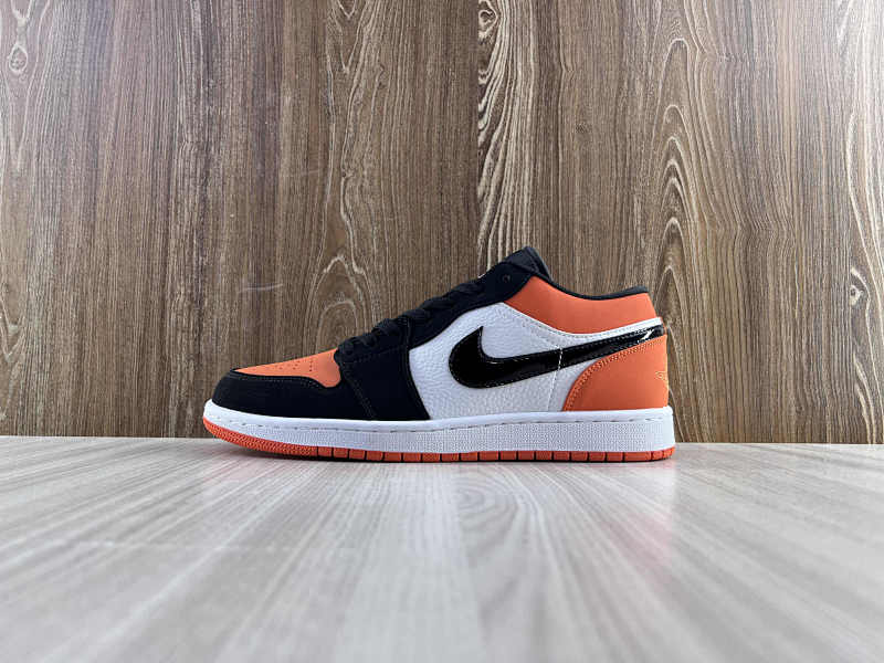 NIKE AIR JORDAN 1 LOW (61)