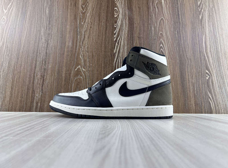 NIKE AIR JORDAN 1 HIGH (3)