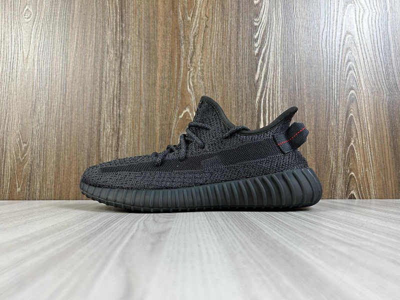 YEEZY 350 (74)