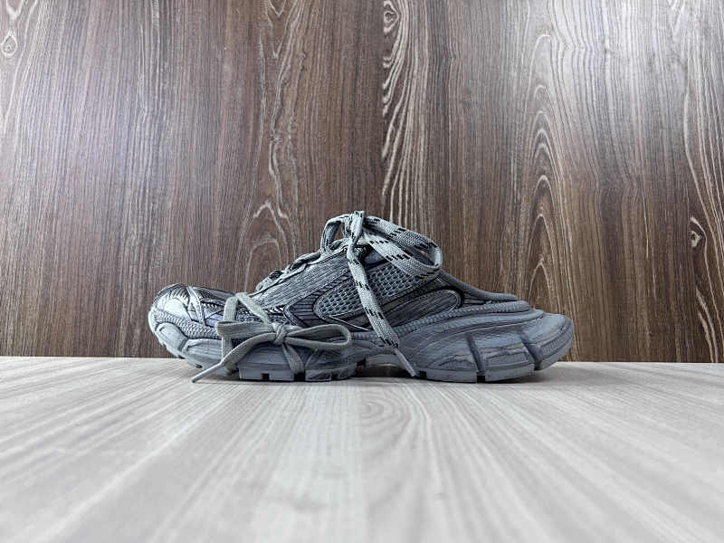 BALENCIAGA SHOES (305)