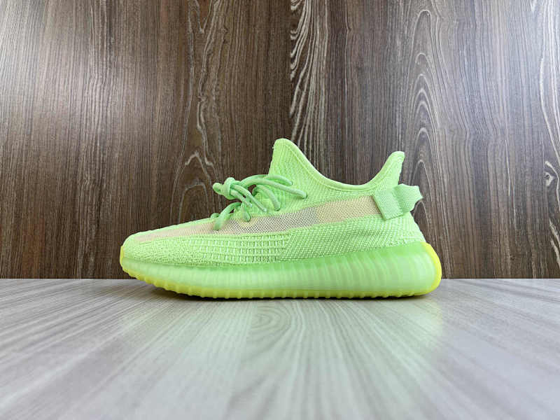 YEEZY 350 (39)