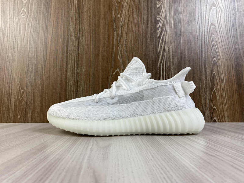 YEEZY 350 (84)