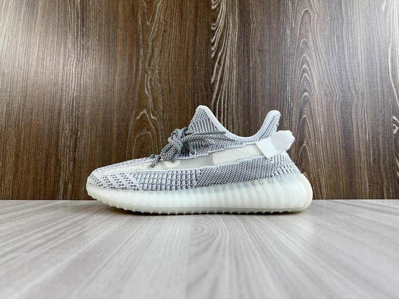 YEEZY 350 (50)