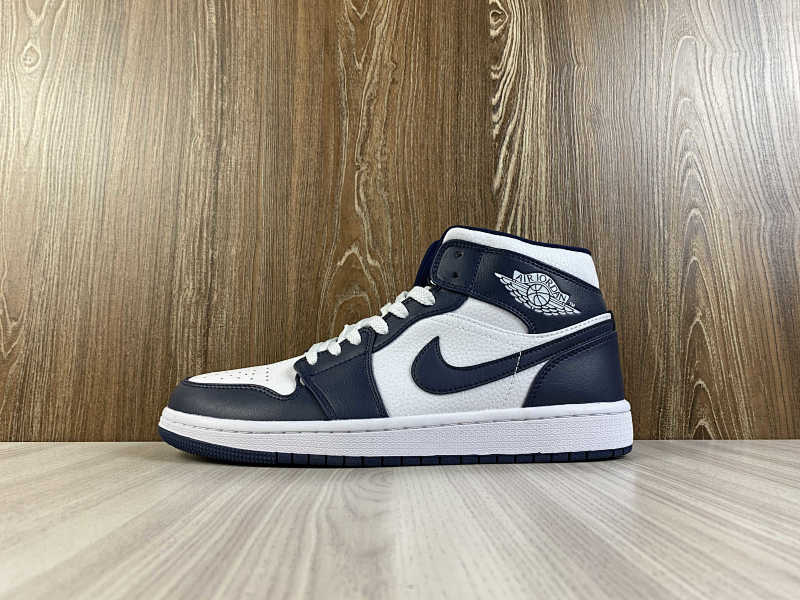 NIKE AIR JORDAN 1 MID (7)