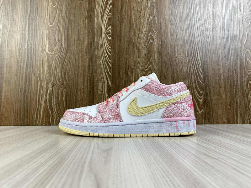 NIKE AIR JORDAN 1 LOW (134)