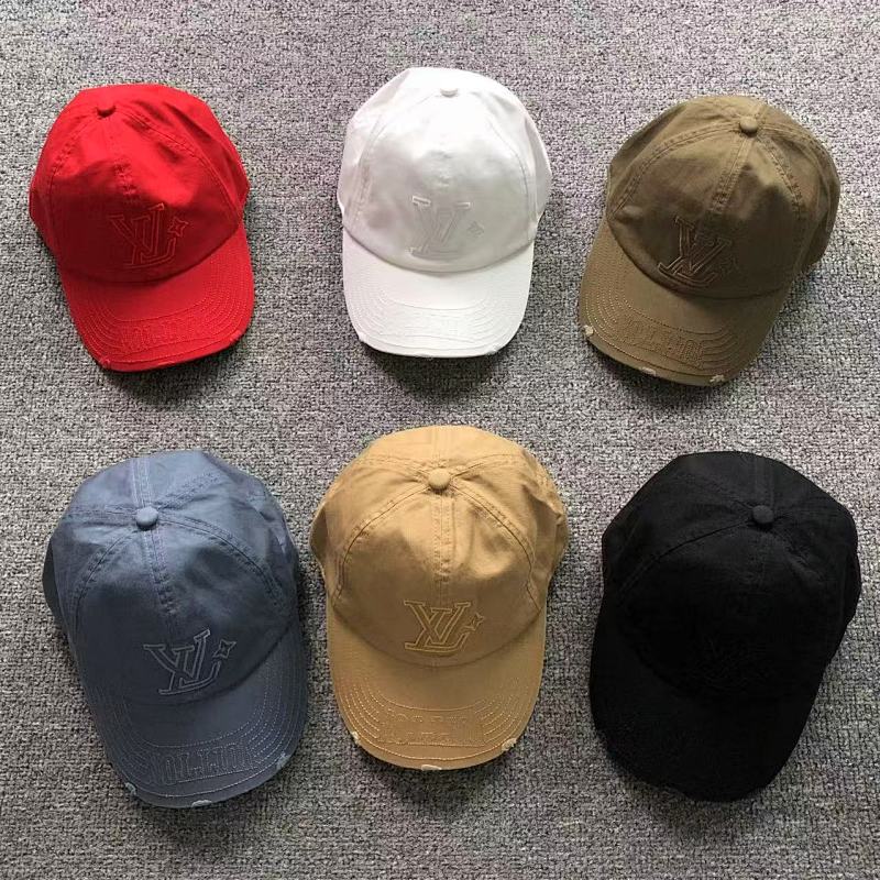 LOUIS VUITTON HATS (3)