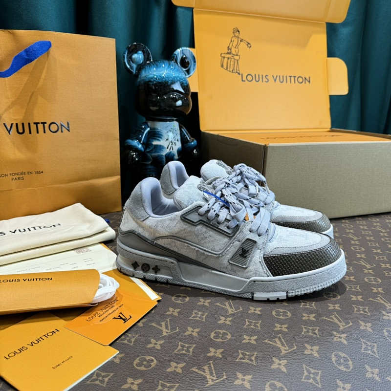 LOUIS VUITTON SNEAKERS (319)