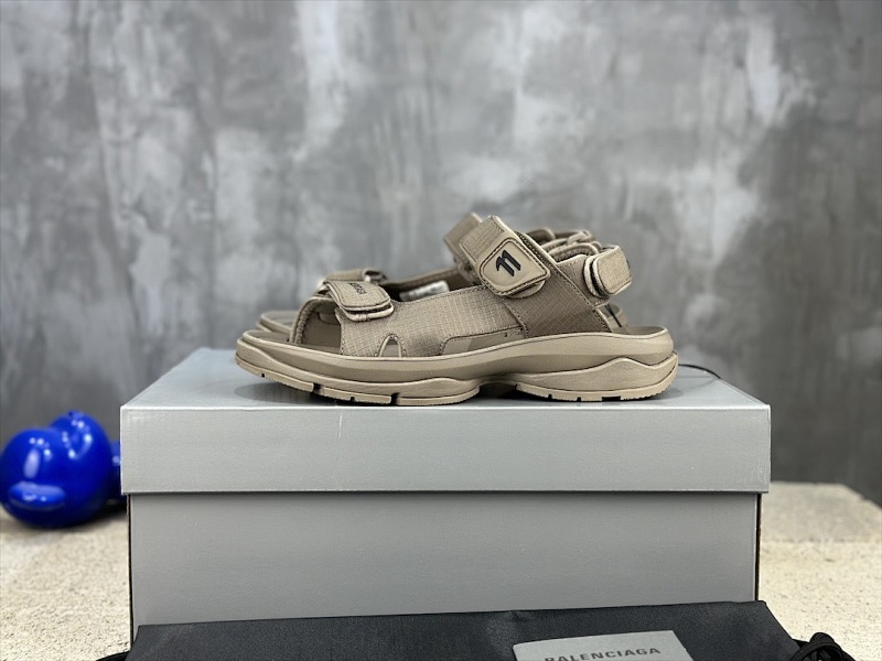 BALENCIAGA SNEAKERS (265)