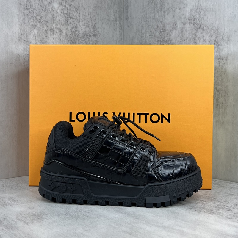 LOUIS VUITTON SNEAKERS (706)