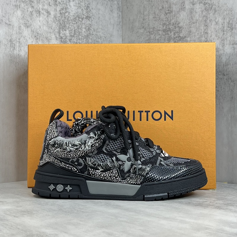 LOUIS VUITTON SNEAKERS (664)