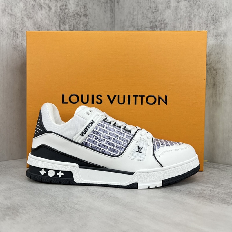 LOUIS VUITTON SNEAKERS (582)