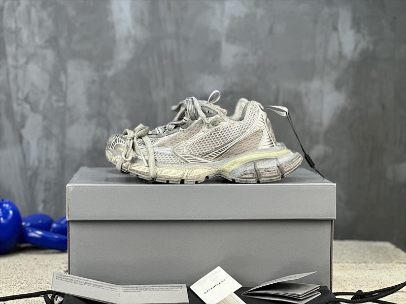 BALENCIAGA SNEAKERS (2)