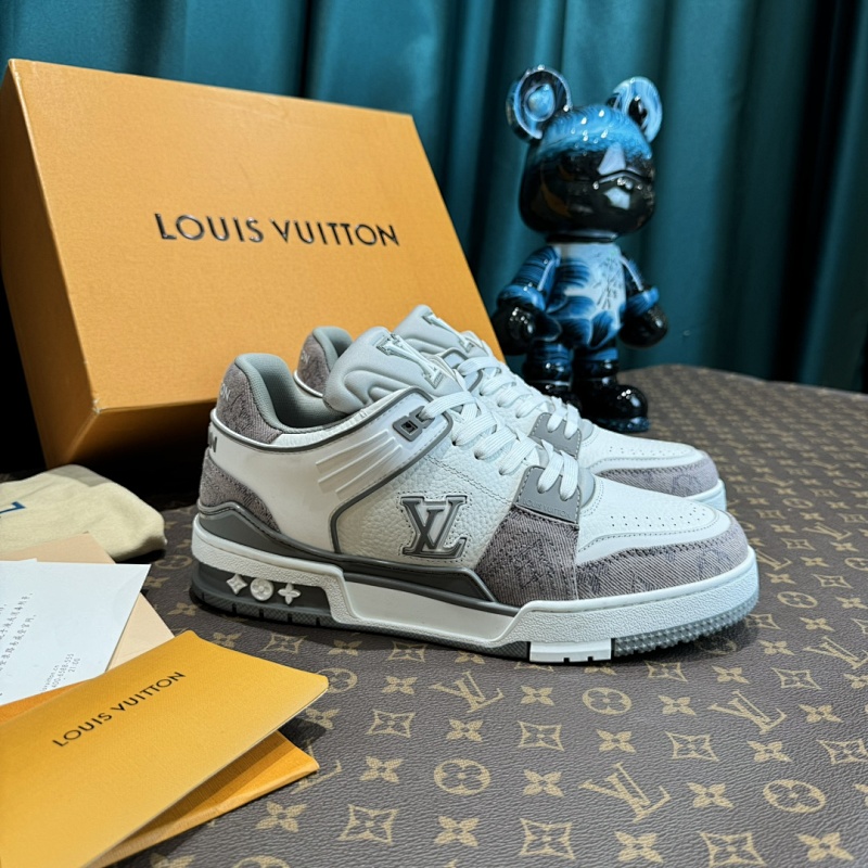 LOUIS VUITTON SNEAKERS (395)