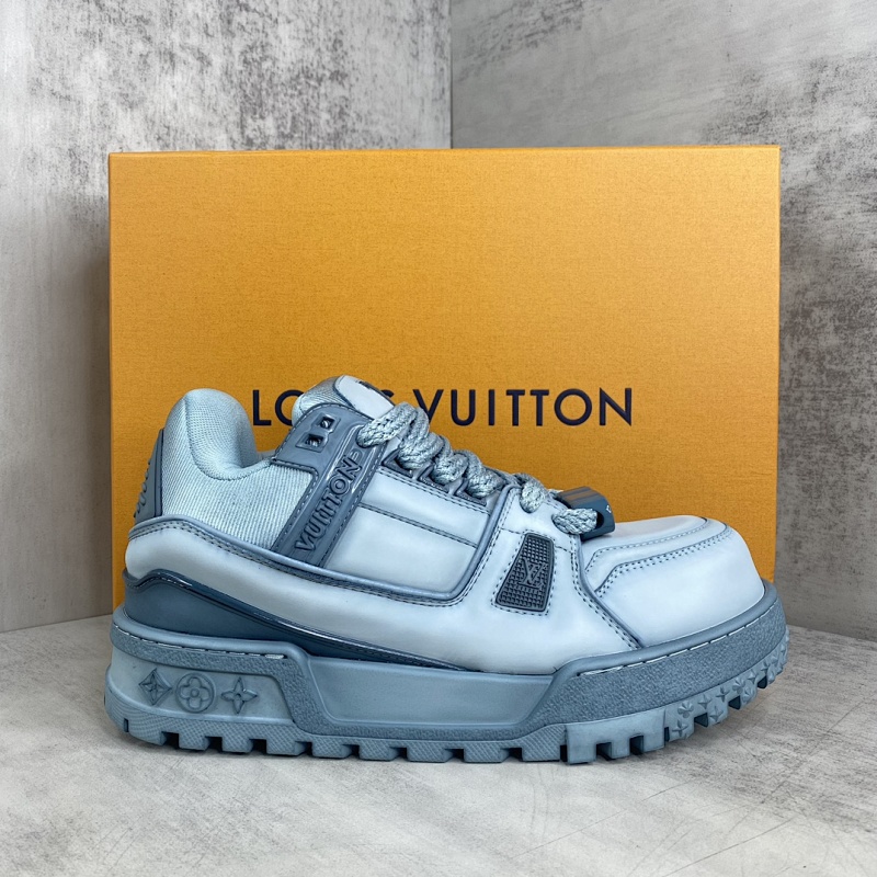 LOUIS VUITTON SNEAKERS (697)