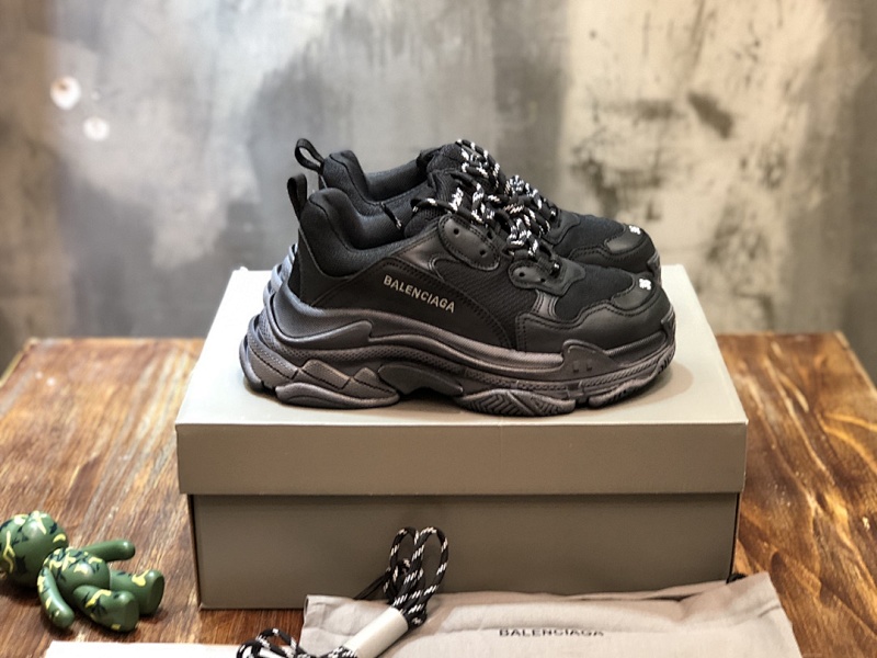BALENCIAGA SNEAKERS (723)
