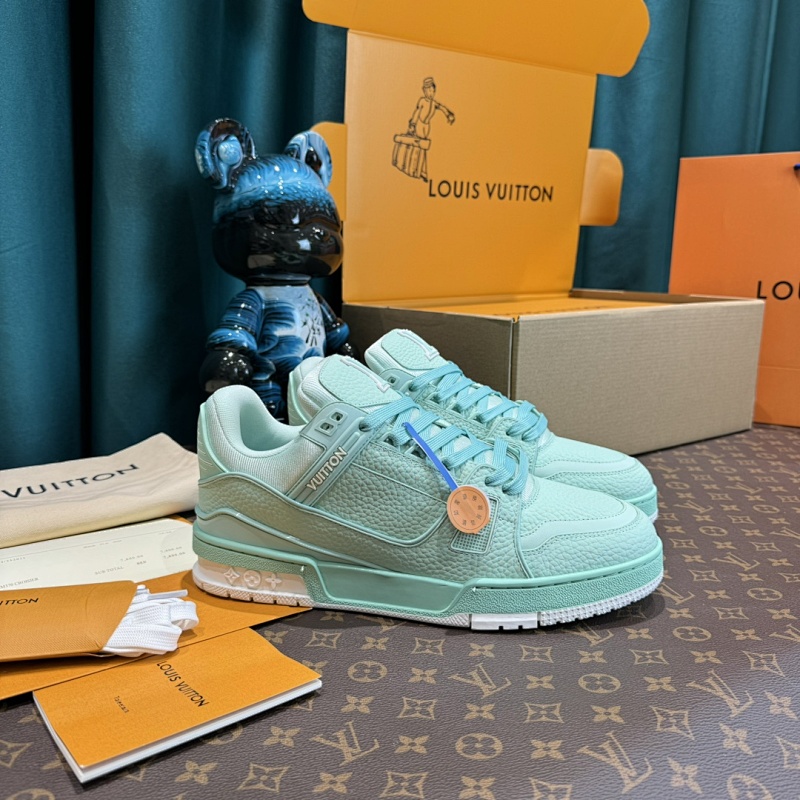 LOUIS VUITTON SNEAKERS (332)