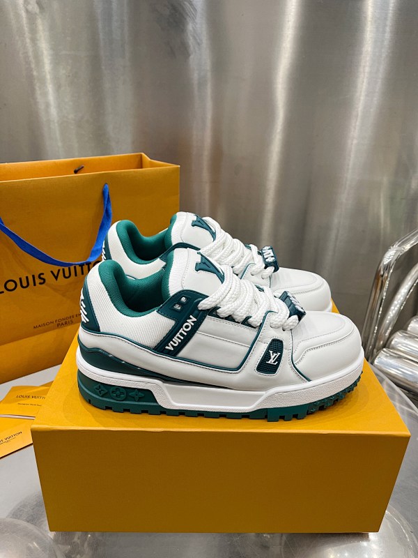 LOUIS VUITTON SNEAKERS (370)