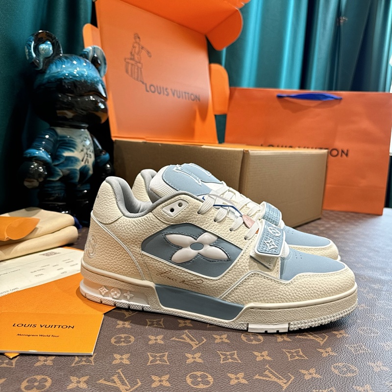 LOUIS VUITTON SNEAKERS (116)