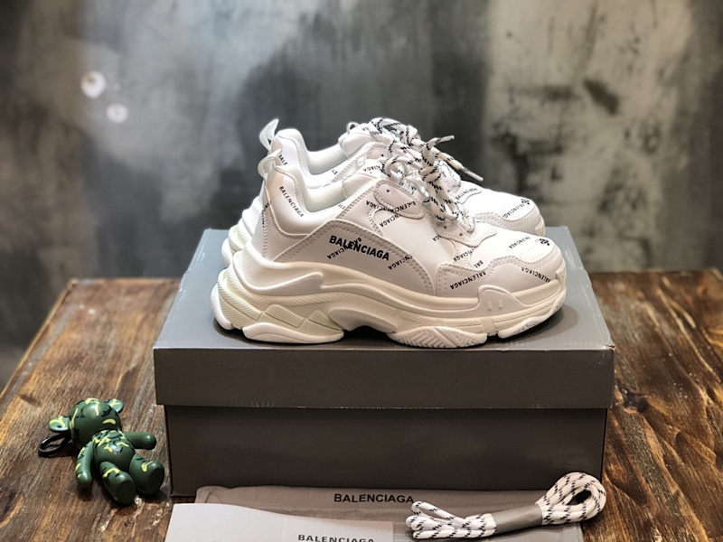 BALENCIAGA SNEAKERS (745)