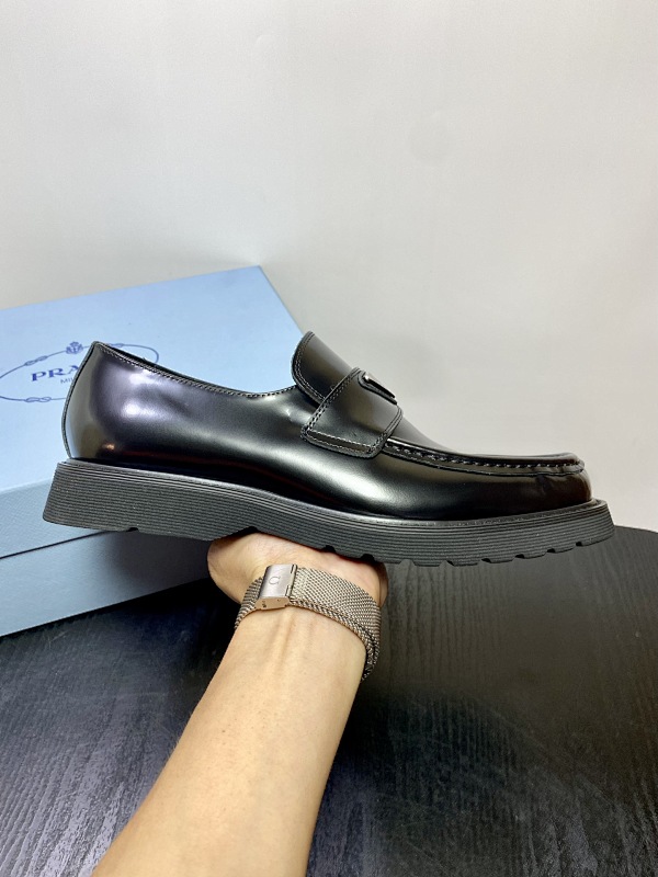 PRADA SHOES (533)