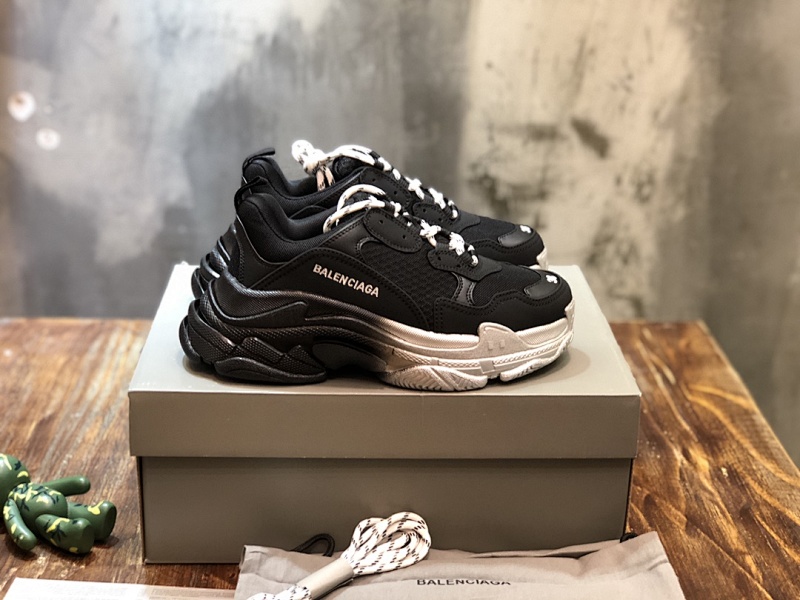 BALENCIAGA SNEAKERS (748)