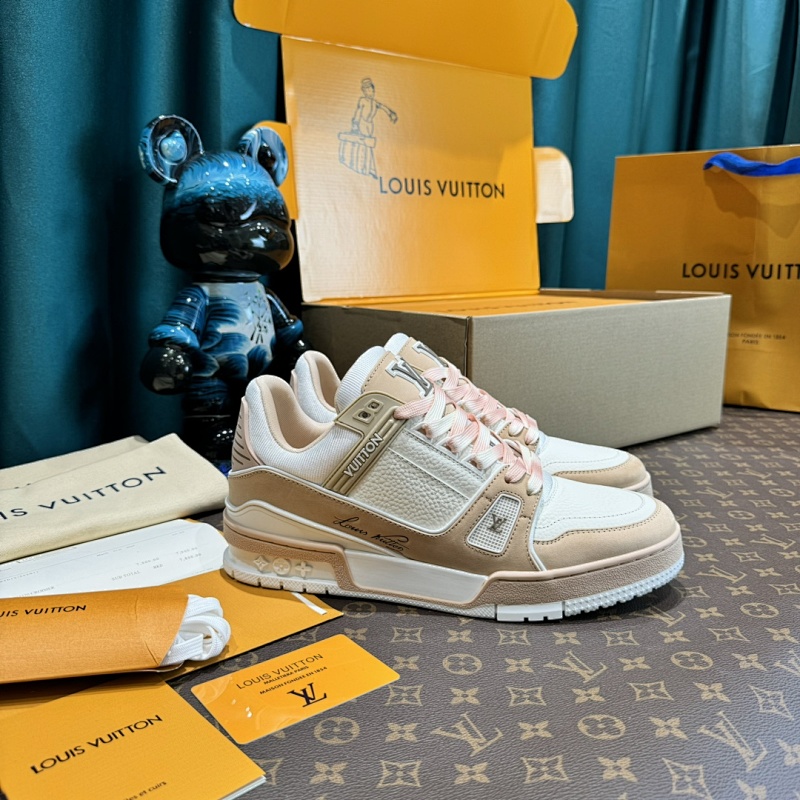 LOUIS VUITTON SNEAKERS (303)