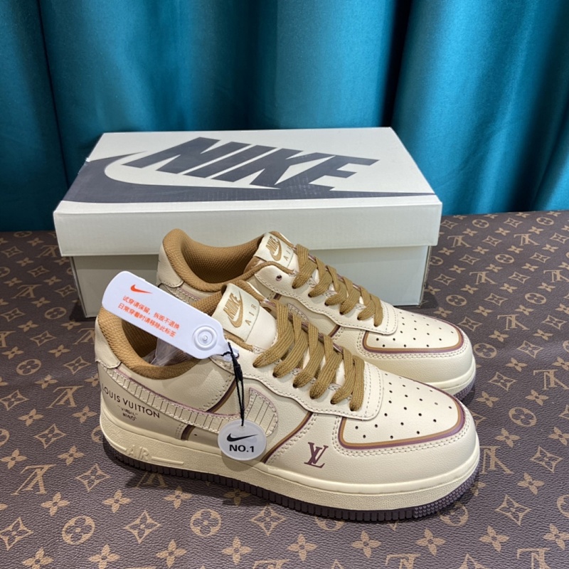 LOUIS VUITTON SNEAKERS (492)