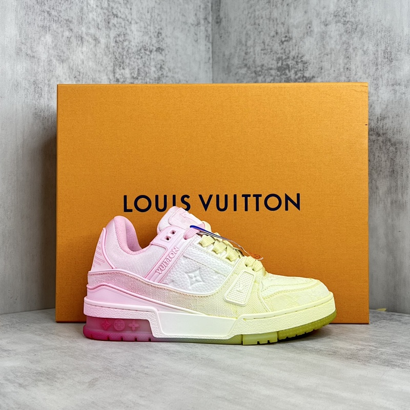 LOUIS VUITTON SNEAKERS (546)