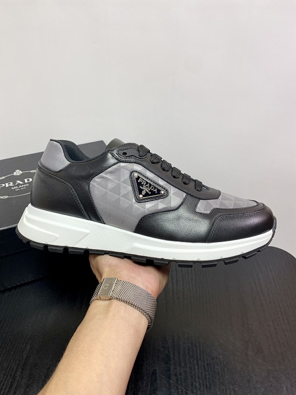 PRADA SHOES (390)