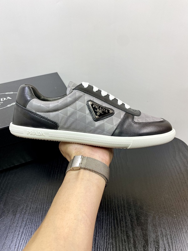 PRADA SHOES (560)