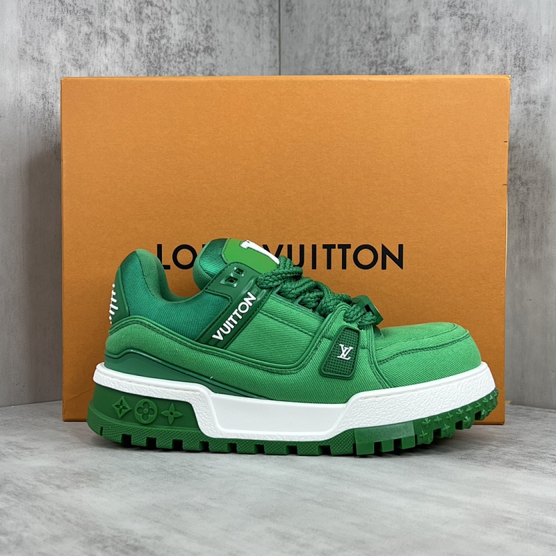 LOUIS VUITTON SNEAKERS (715)