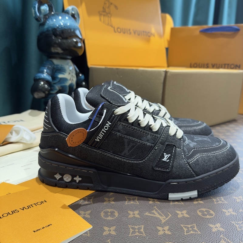 LOUIS VUITTON SNEAKERS (105)