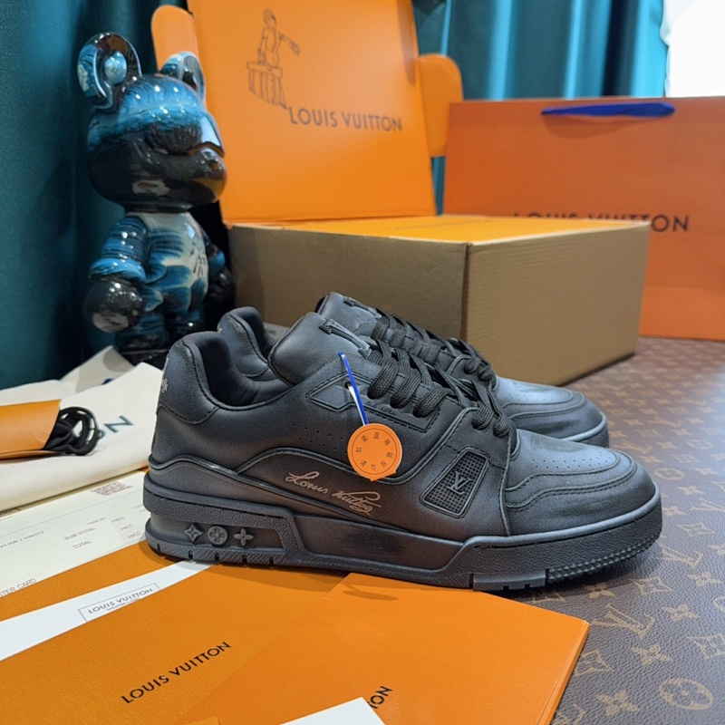 LOUIS VUITTON SNEAKERS (148)