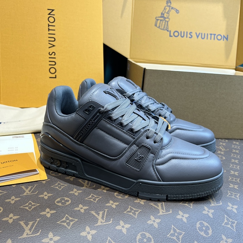 LOUIS VUITTON SNEAKERS (389)