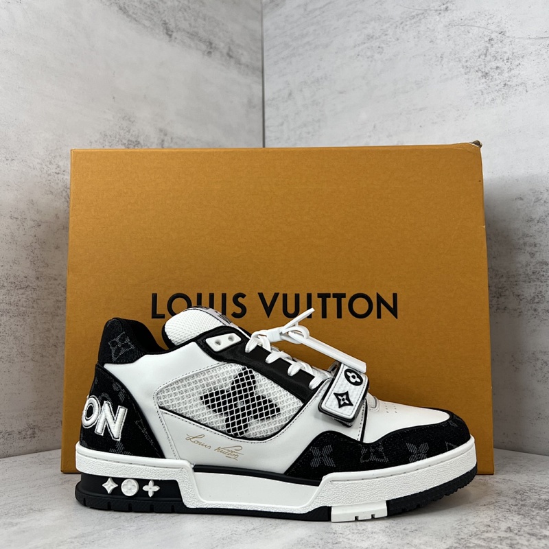 LOUIS VUITTON SNEAKERS (660)