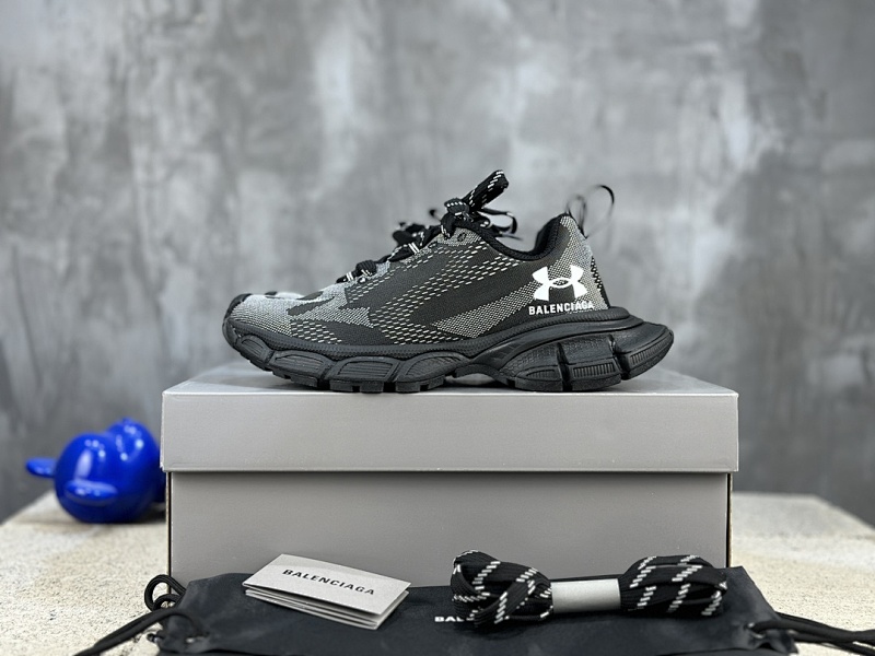 BALENCIAGA SNEAKERS (225)