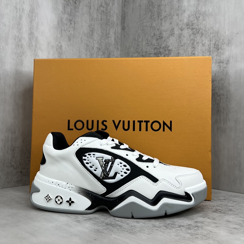 LOUIS VUITTON SNEAKERS (600)