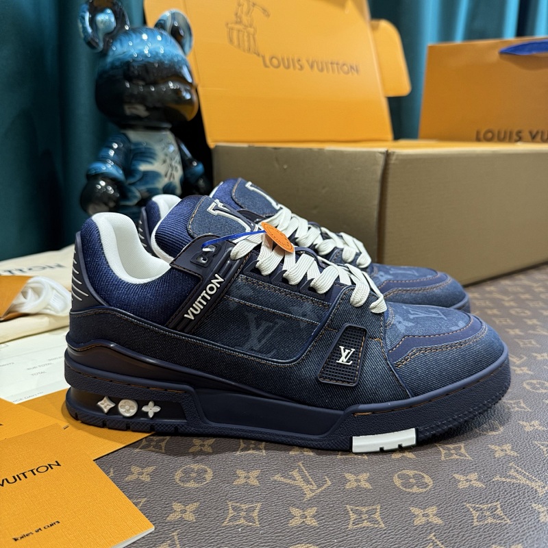 LOUIS VUITTON SNEAKERS (107)