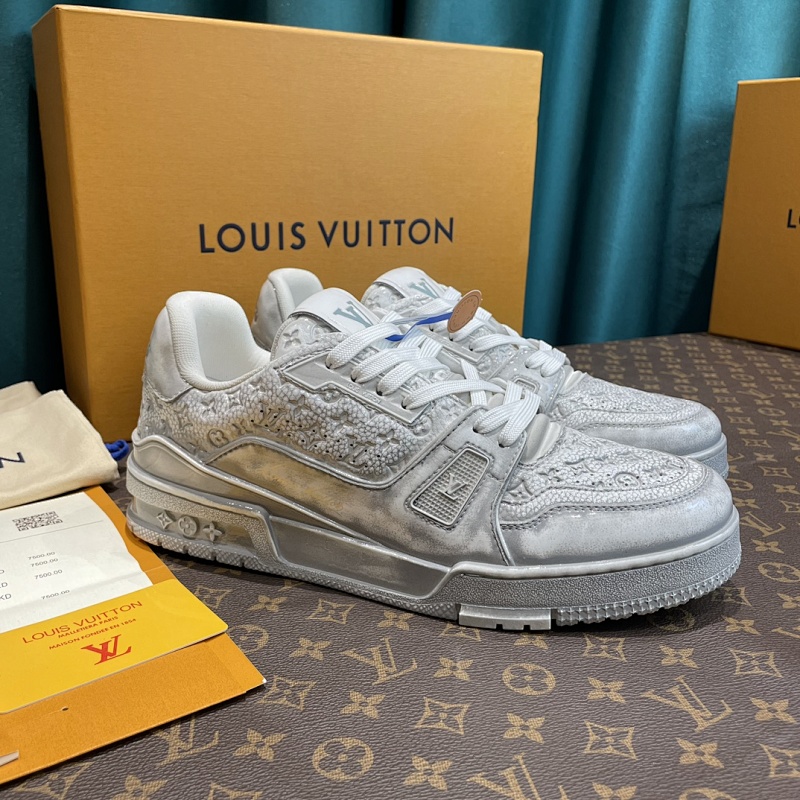 LOUIS VUITTON SNEAKERS (418)