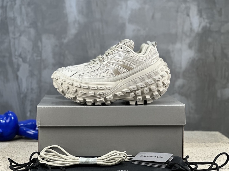 BALENCIAGA SNEAKERS (675)