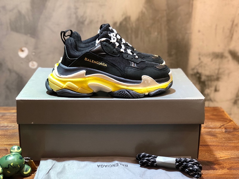 BALENCIAGA SNEAKERS (766)