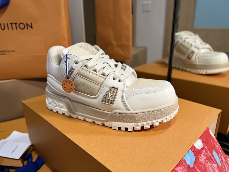 LOUIS VUITTON SNEAKERS (188)
