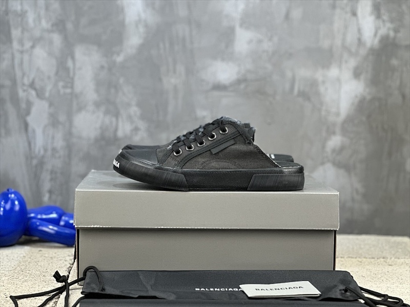 BALENCIAGA SNEAKERS (689)